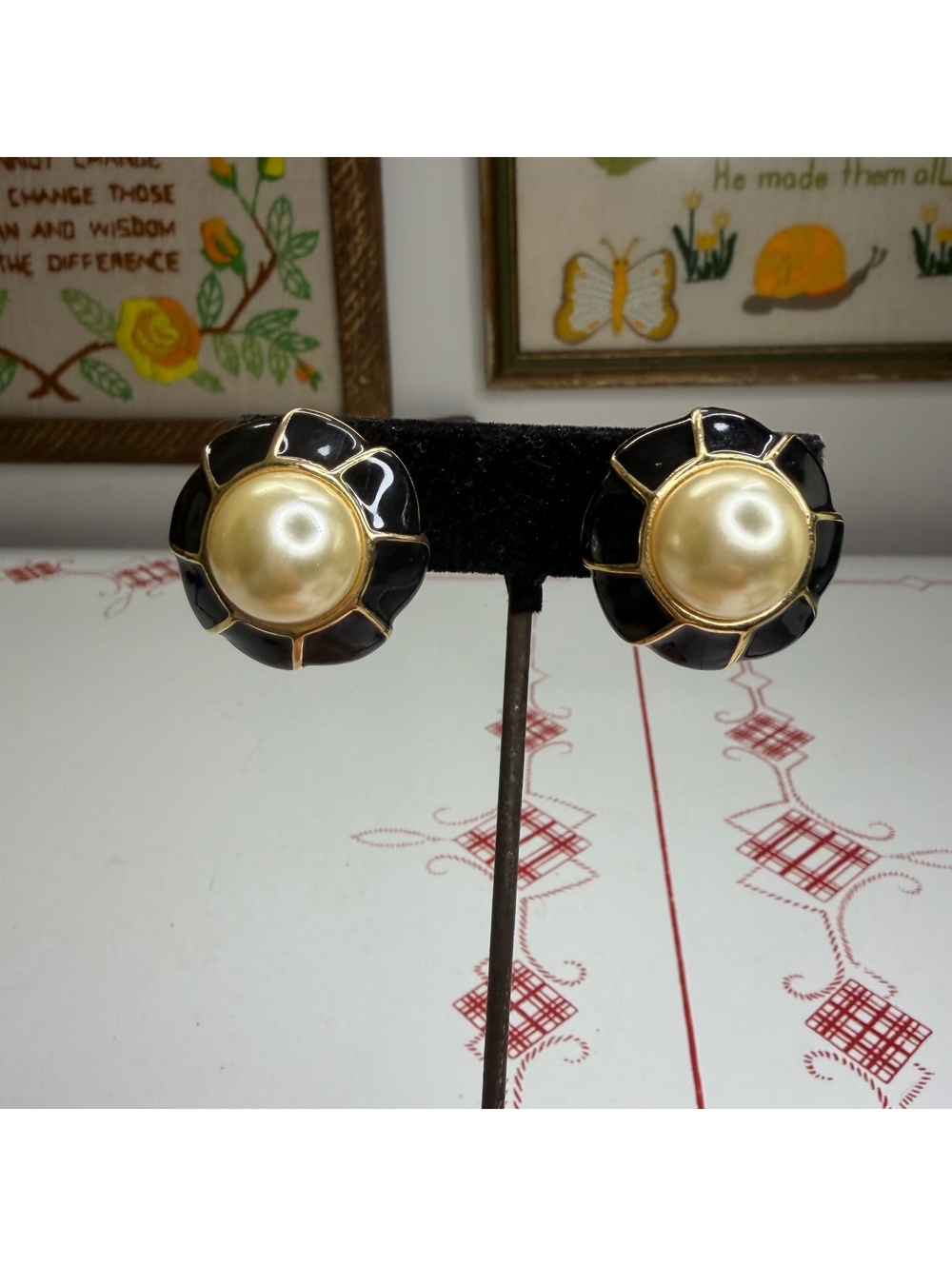 Kenneth Jay Lane gold tone pearl & enamel clip earrings vintage 80s/90s